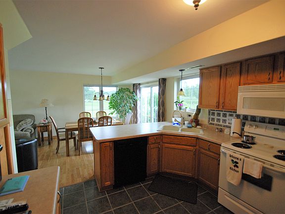 5th image of W1072 Lewis Ln APT 1
