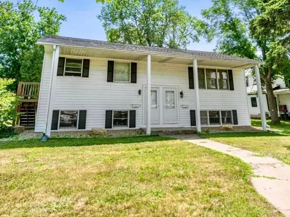 112 W Cascade Ave, River Falls, WI 54022