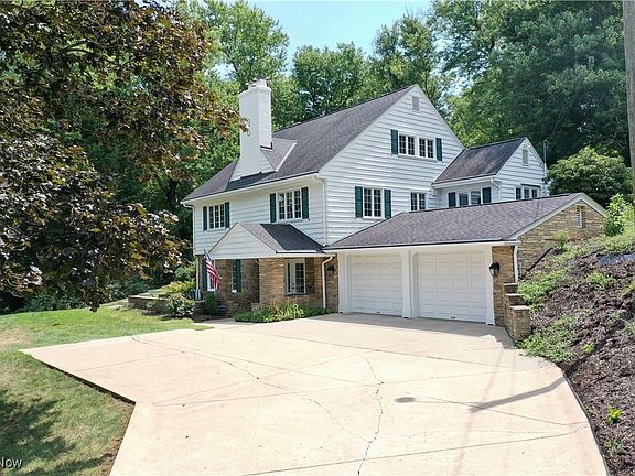 3rd image of 925 Armstrong Ln