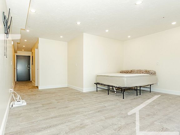 5th image of 1028 Commonwealth Ave #203