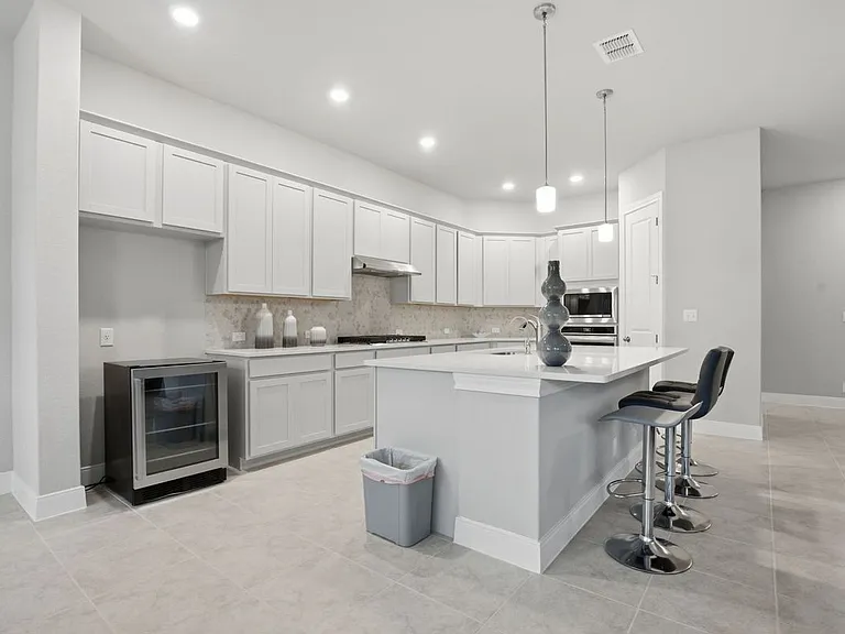24710 Faraday — Photo 28