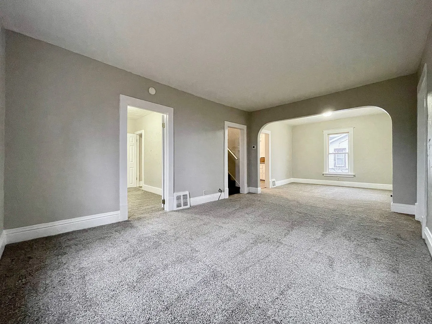 3 bed, 1.0 bath, 990 sqft, $1,195 — Photo 2