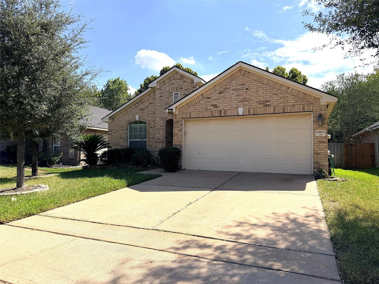 3 bed, 2.0 bath, 1725 sqft, $1,900 — Photo 2