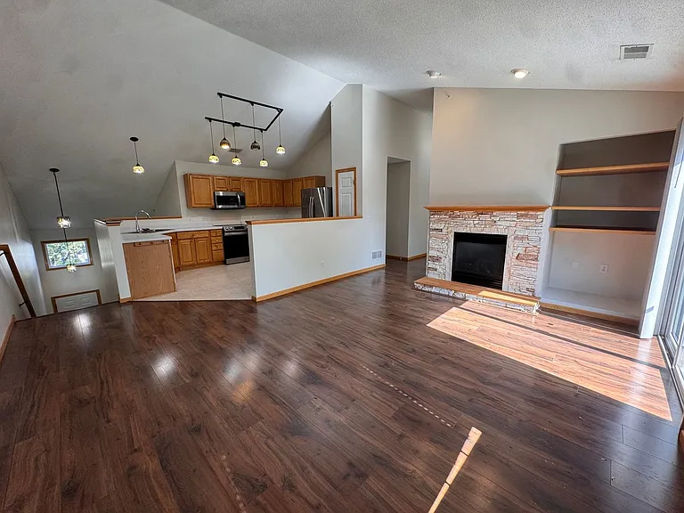 1243 Bergmann Dr — Photo 4