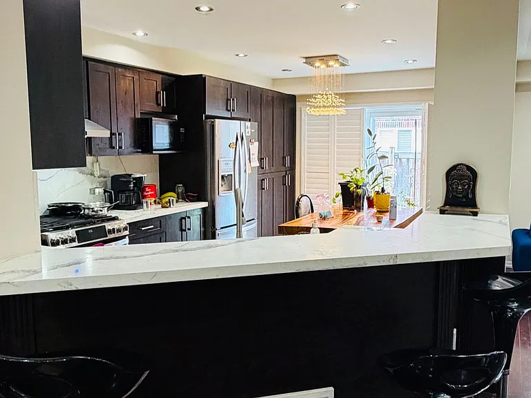 28 Bevington Rd W — Photo 5