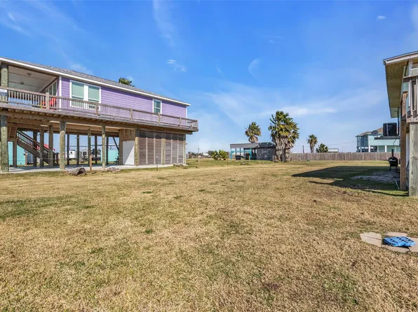 1048 N Crystal Beach Rd, Pt Bolivar, TX 77650