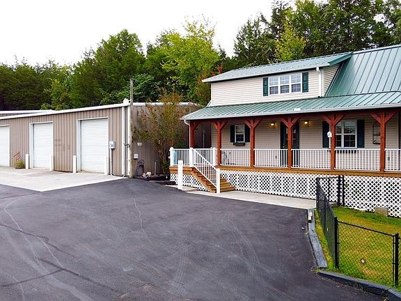 4th image of 809 Sylvia Ln
