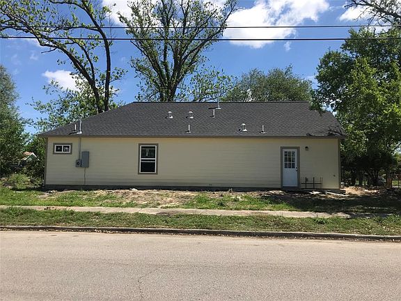5th image of 3228 Iowa St