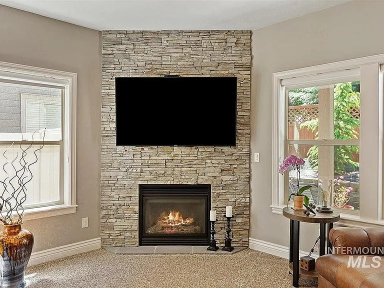 2549 E Satterfield St — Photo 8