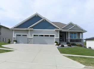 1413 S Arrowleaf Ln, West Des Moines, IA 50266