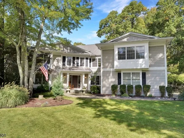 4 Hampton Ct, North Caldwell Boro, NJ 07006