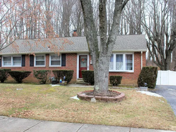 4908 Jackson Dr, Brookhaven, PA 19015