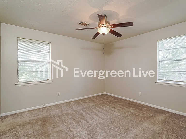 524 Sandy St — Photo 8