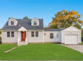 104 Pinewood Dr, Shirley, NY 11967