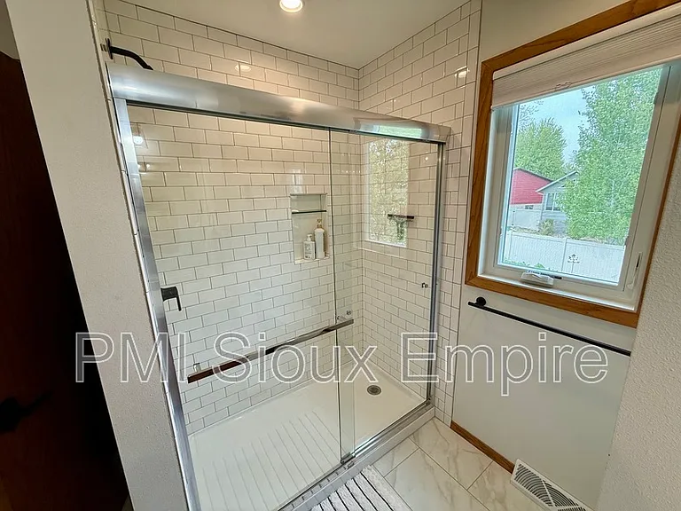 5900 W 28th St — Photo 22