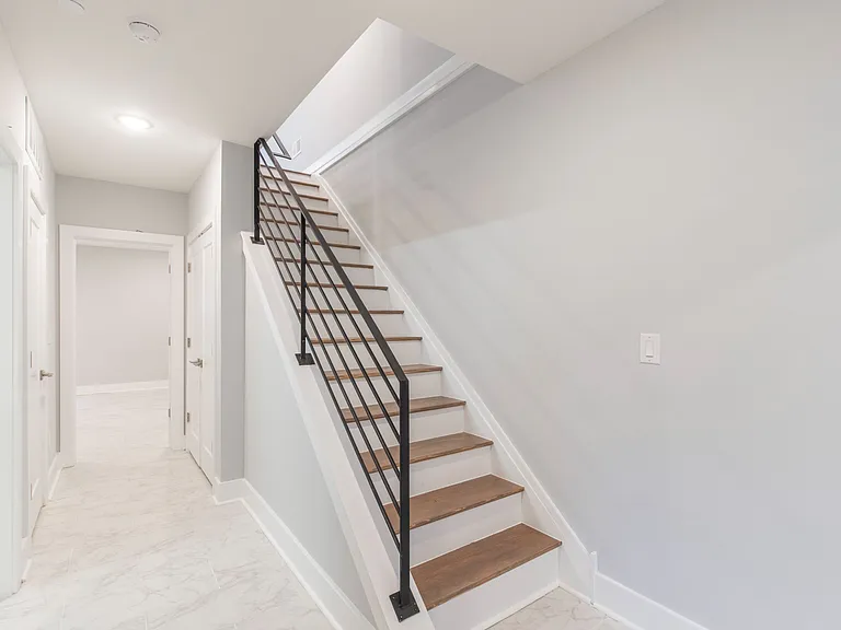 1906 E York St #1A — Photo 17