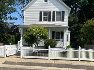 9 Underhill Ave, Locust Valley, NY 11560