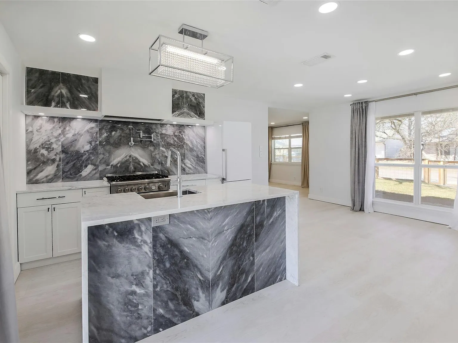 4 bed, 2.0 bath, 1628 sqft, $3,150 — Photo 1