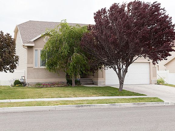 3rd image of 5519 N Windsor Way