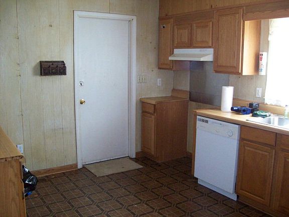 4th image of 398 Northridge St