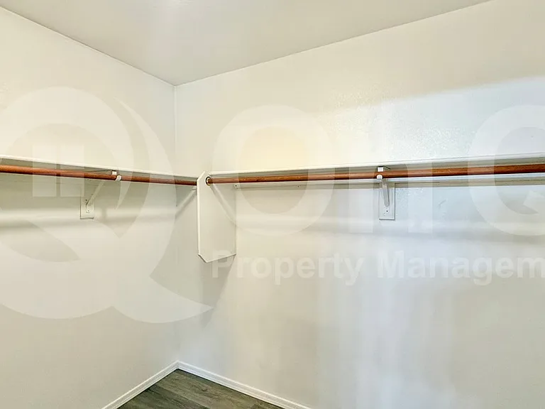 2239 E Morrow Dr — Photo 16
