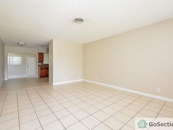 5th image of 225 SE 9th Ave APT A