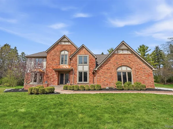 1906 Independence Ct, Rochester Hills, MI 48306