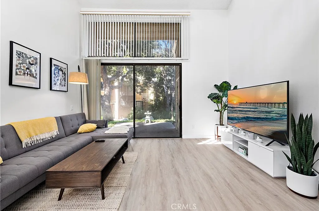 1 bed, 934 sqft, $2,800 — Photo 3
