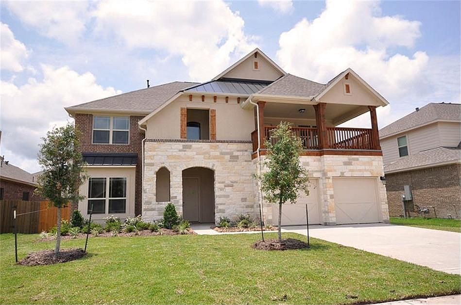 1st image of 303 W Bend Dr