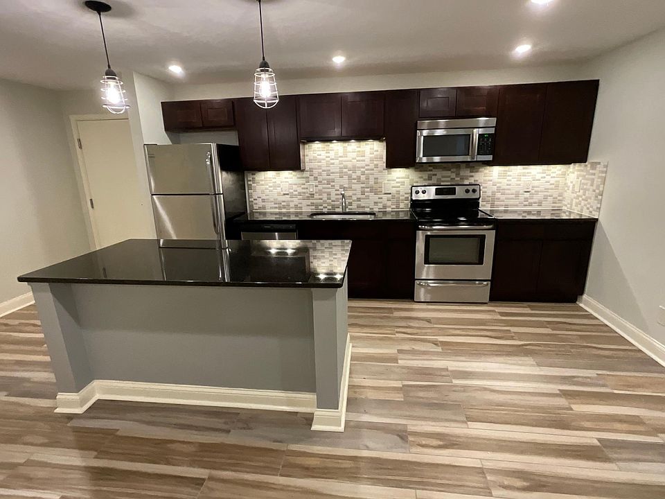 1st image of 1975 Wilson Ave #9