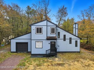 9554 Jasmine Dr, Tobyhanna, PA 18466