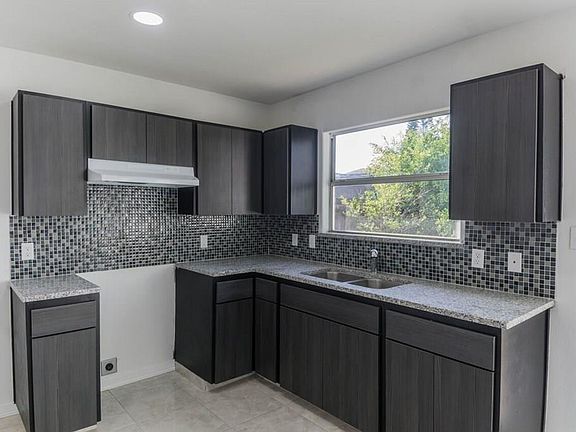 4th image of 1456 Guadalupe Cir