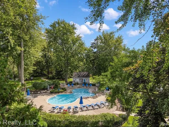 3559 Port Cove Dr, Waterford, MI 48328