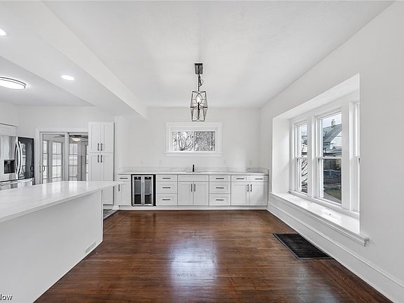 5th image of 1477 Westwood Ave