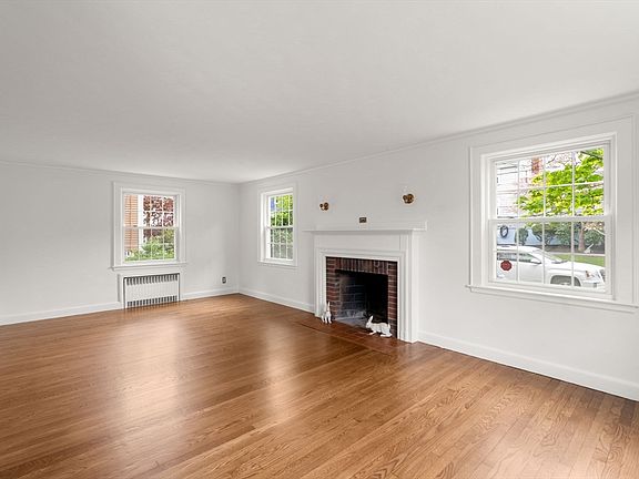 4th image of 10 Magnolia Rd