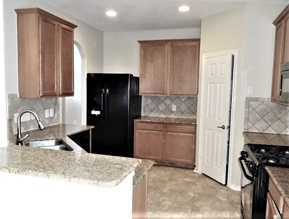 2518 Windy Vale Trl — Photo 2