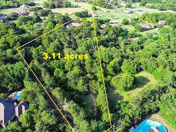 4th image of 24 Woodmoor Dr