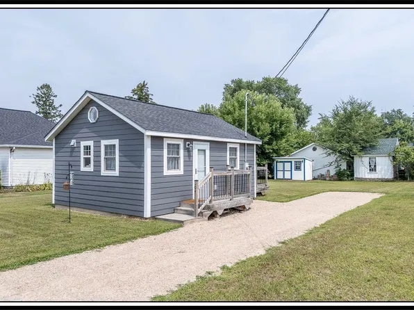 104 Lake St, Weyauwega, WI 54983
