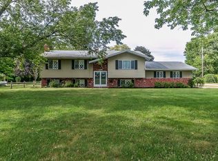 1167 Foxfire Dr, Painesville, OH 44077