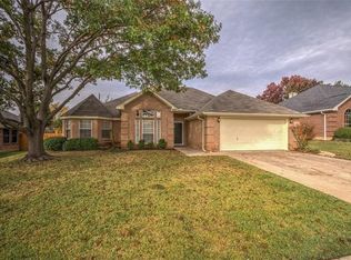 6433 Westgate Dr, North Richland Hills, TX 76182