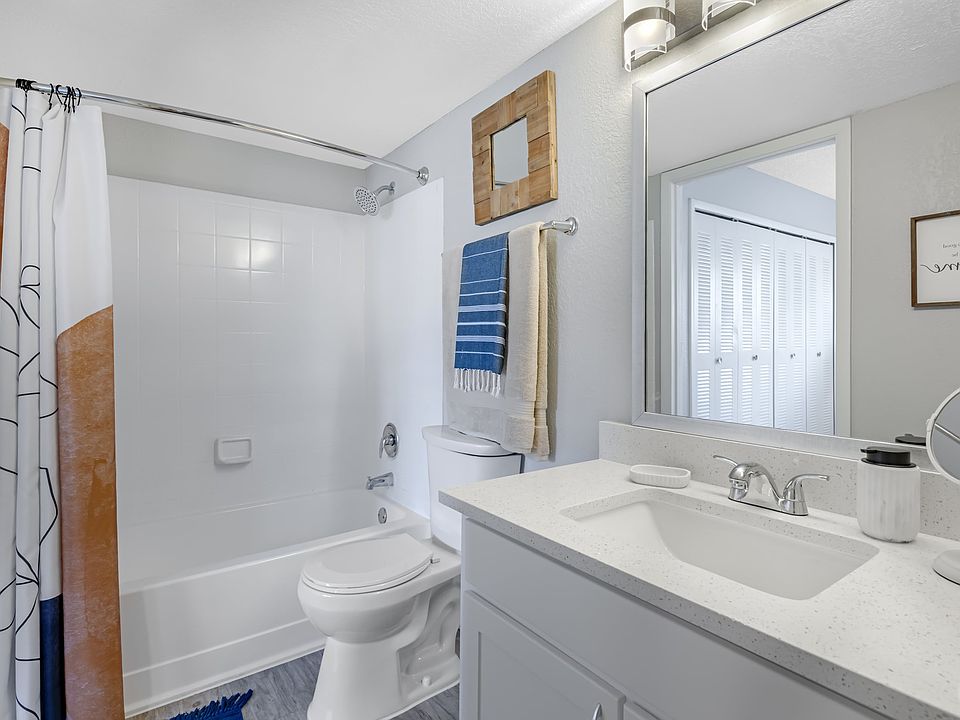 Spacious Bathroom