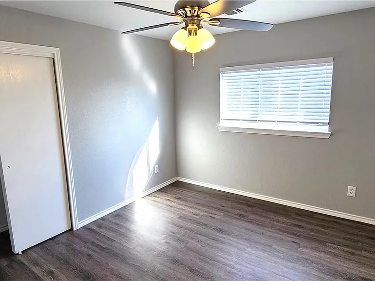 8506 Adams Hill Dr — Photo 17