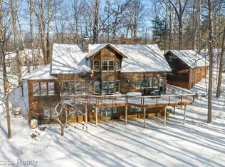 7572 Cooley Lake Rd, White Lake, MI 48383