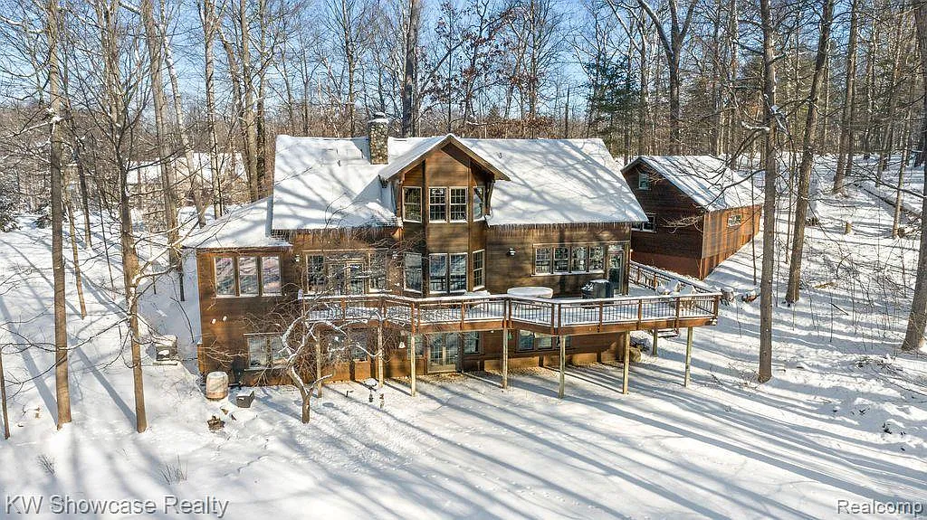 7572 Cooley Lake Rd photo 1