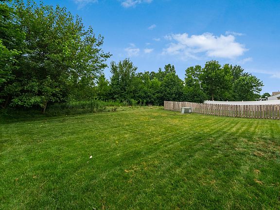 3rd image of 2075 Winding Hollow Dr