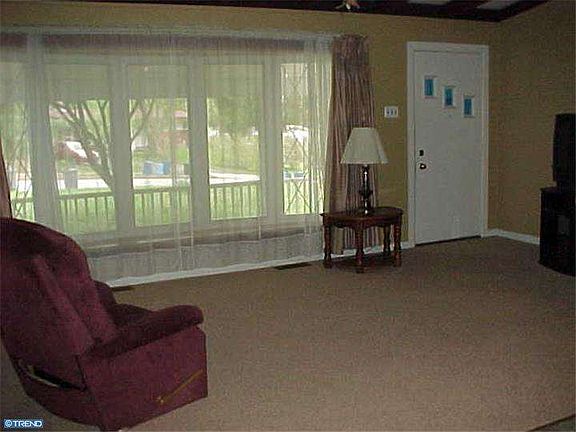 3rd image of 102 Valley Green Dr