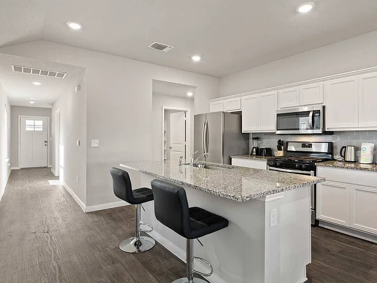 2920 Tweedy Trl — Photo 8