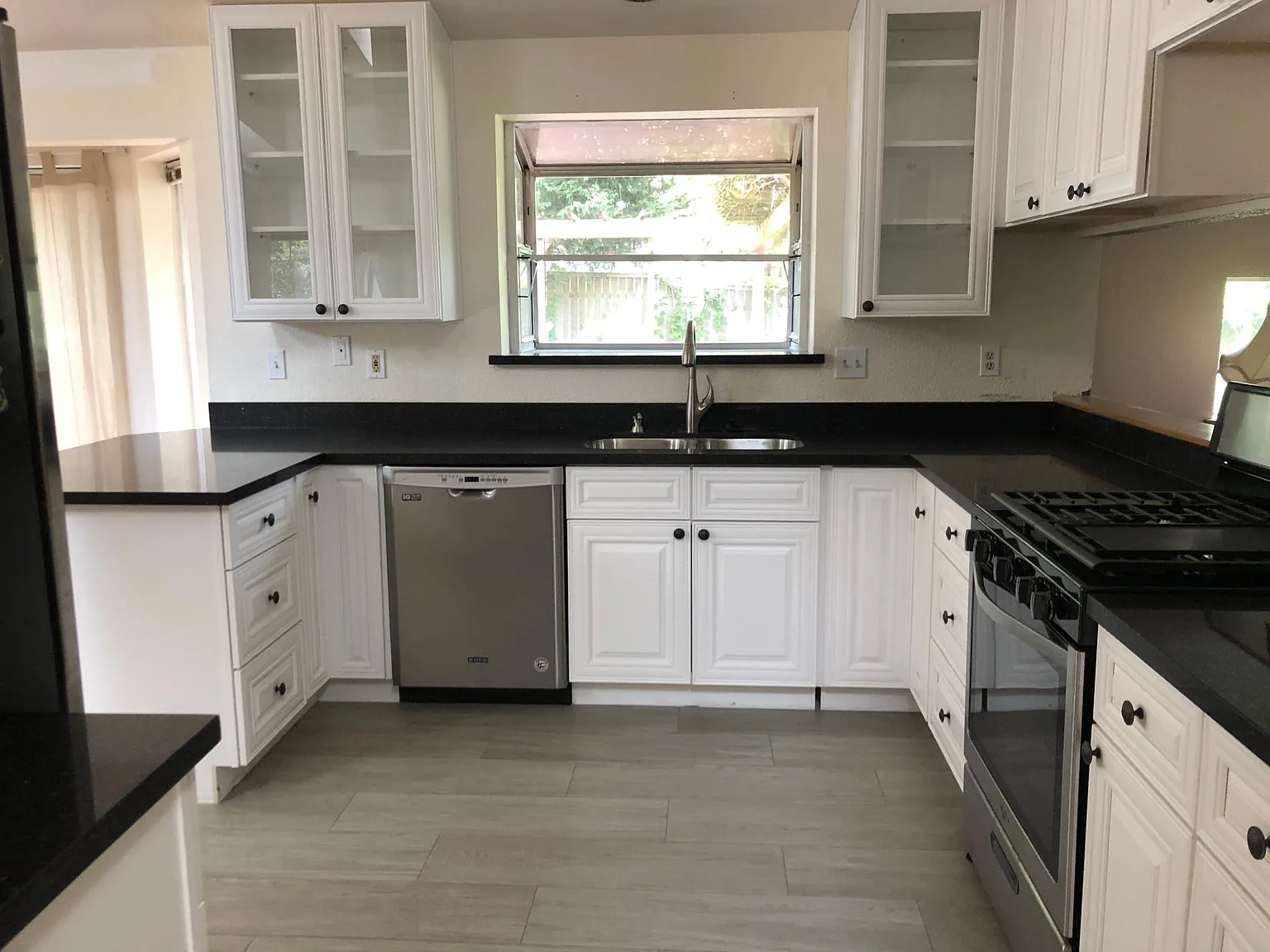 3 bed, 2.5 bath, 1620 sqft, $3,100 — Photo 2
