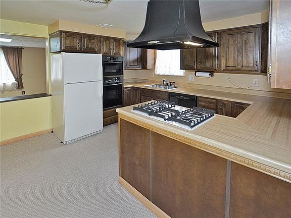 2nd image of 2996 Sunset Cir