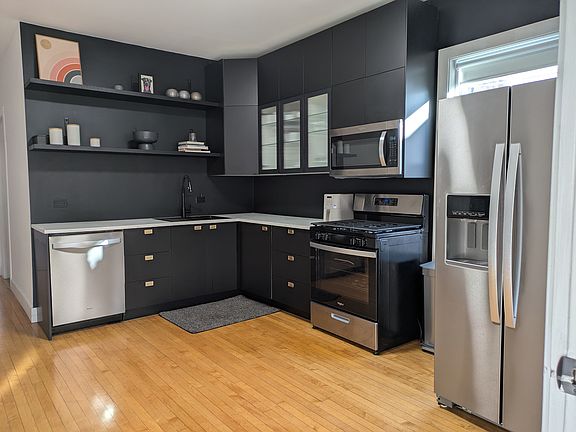 3rd image of 2506 N Avers Ave APT 2